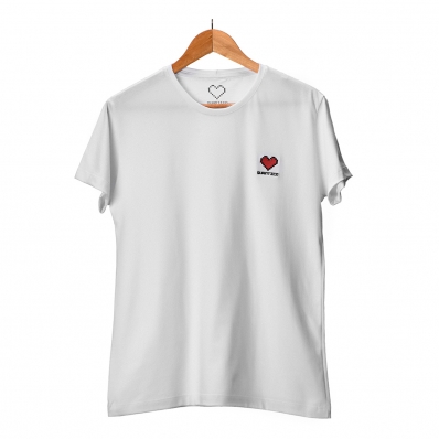 Camiseta Branca Coração Bordado Quântico